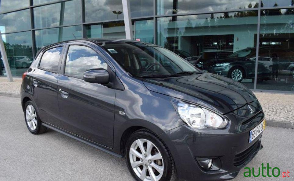 2015' Mitsubishi Space Star photo #2