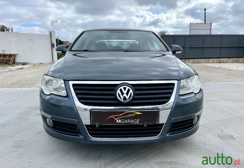 2010' Volkswagen Passat photo #2