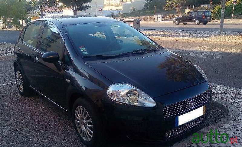 2011' Fiat Grande Punto 1.3 Multijet photo #1