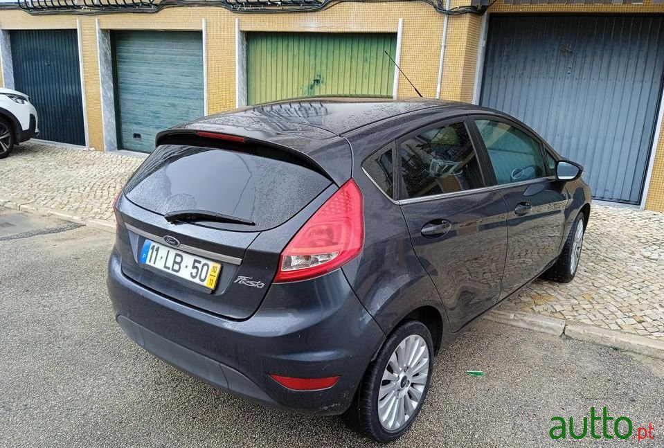 2010' Ford Fiesta photo #3