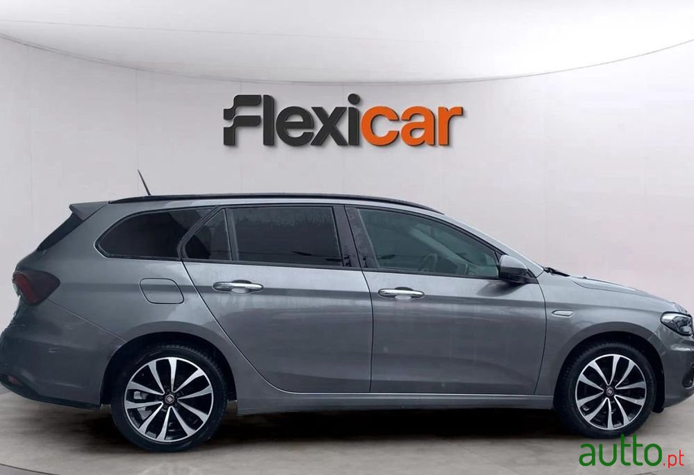 2020' Fiat Tipo Station Wagon photo #2