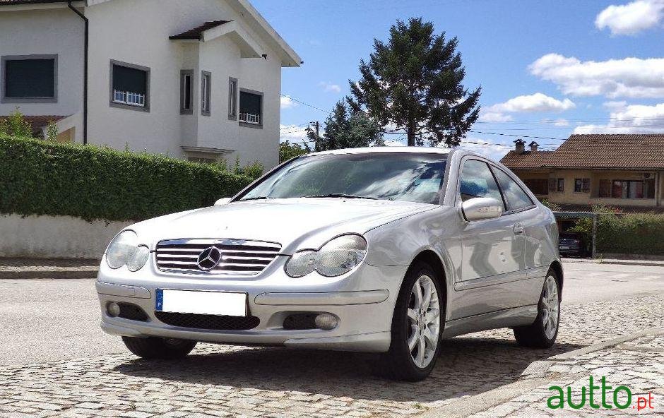 2002' Mercedes-Benz C-220 photo #4