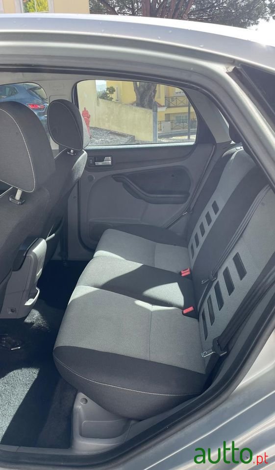 2010' Ford Focus photo #6