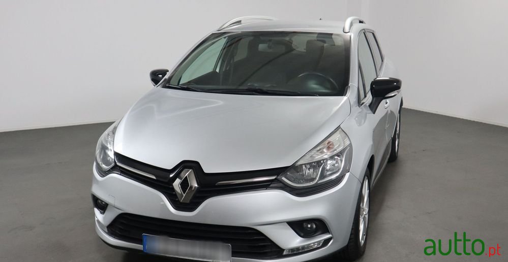 2020' Renault Clio Sport Tourer photo #1