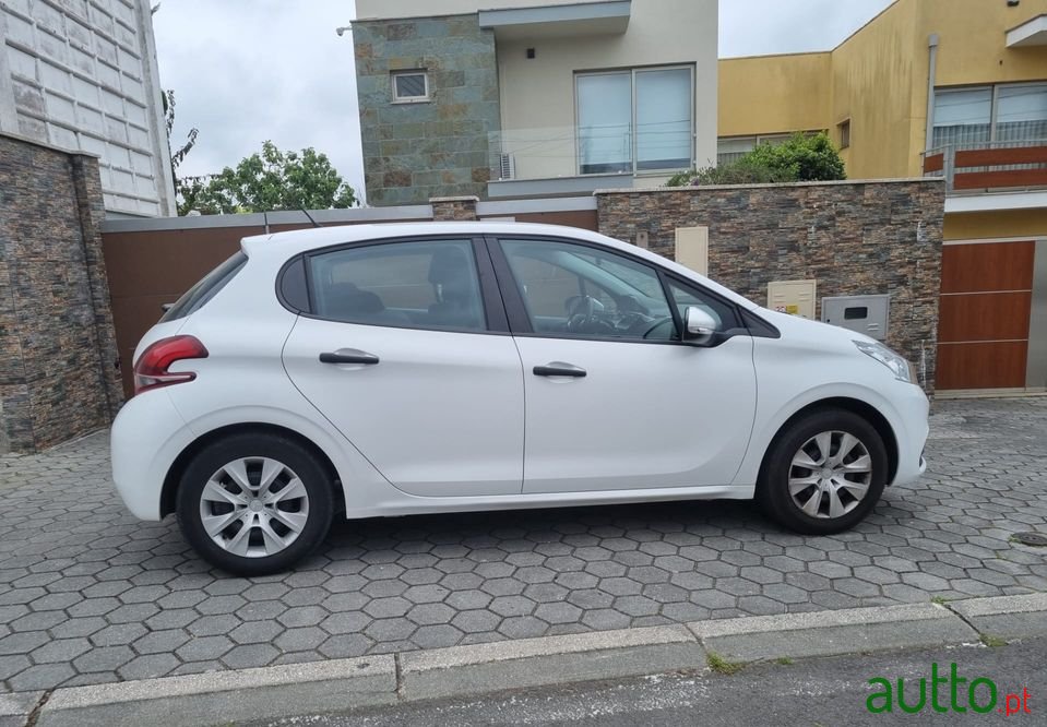 2017' Peugeot 208 photo #6