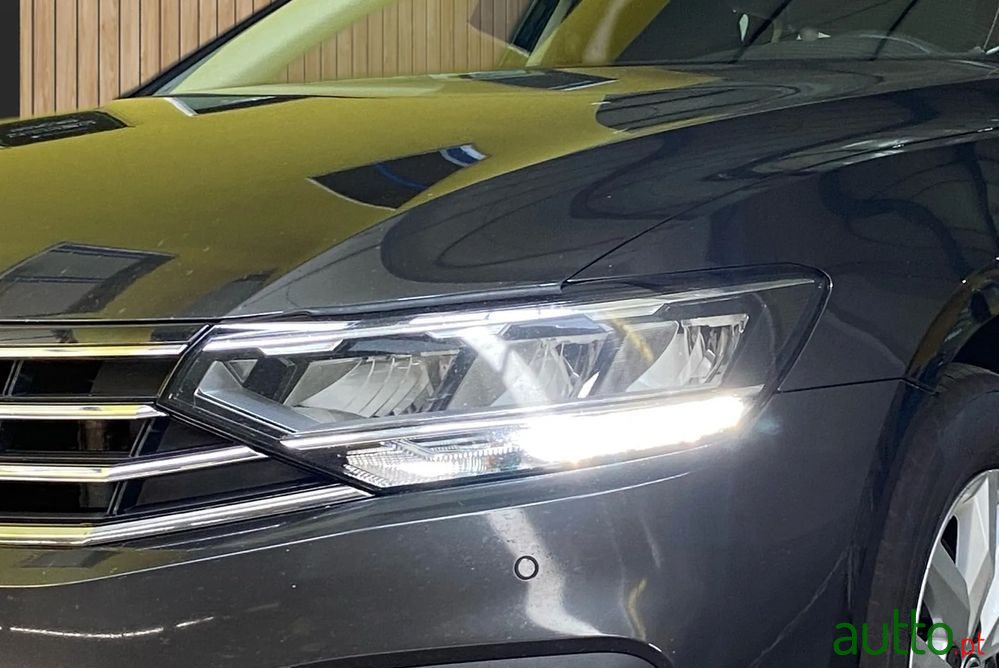 2020' Volkswagen Passat Variant photo #5