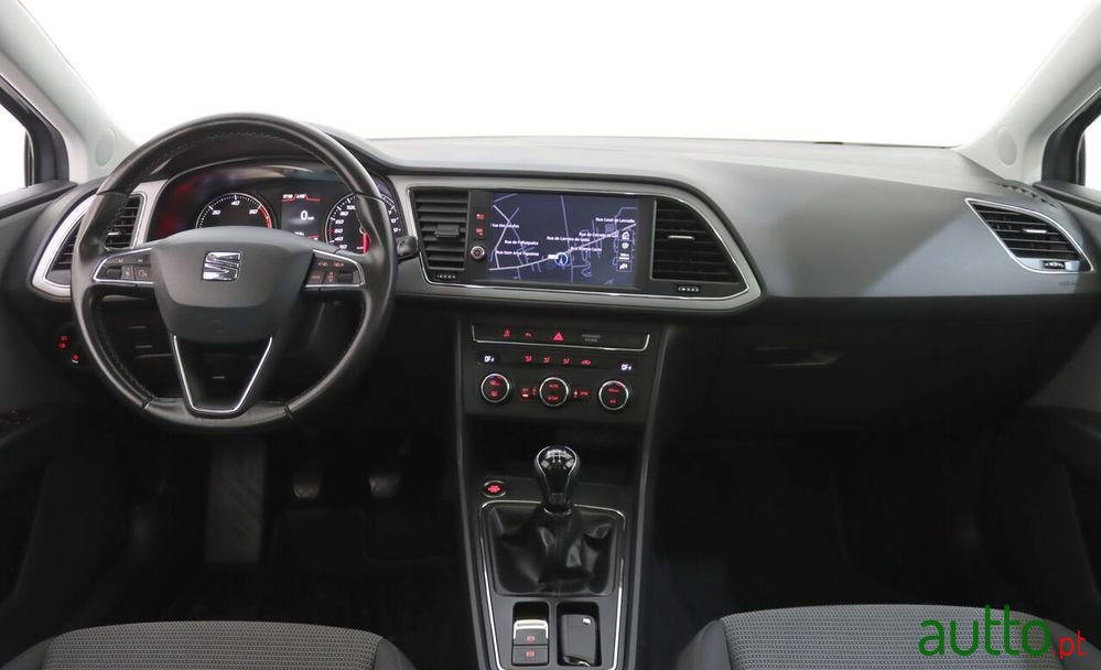 2020' SEAT Leon St photo #6
