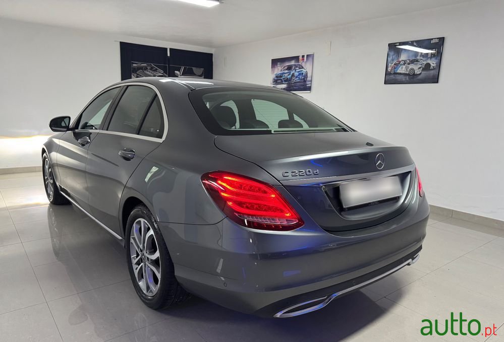 2018' Mercedes-Benz Classe C photo #4