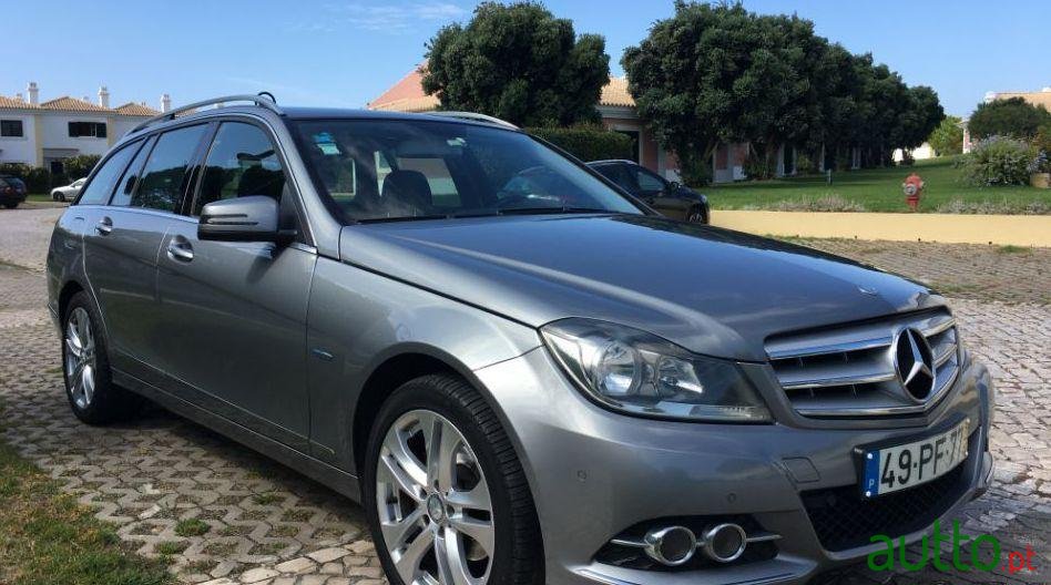 2011' Mercedes-Benz C-200 photo #4