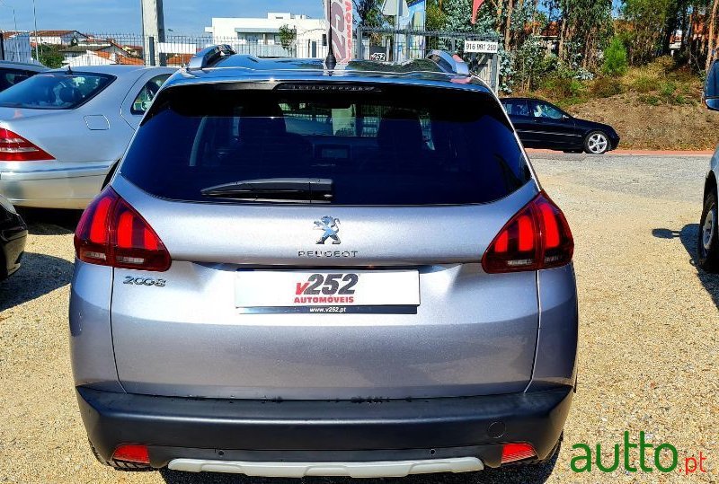 2018' Peugeot 2008 photo #5