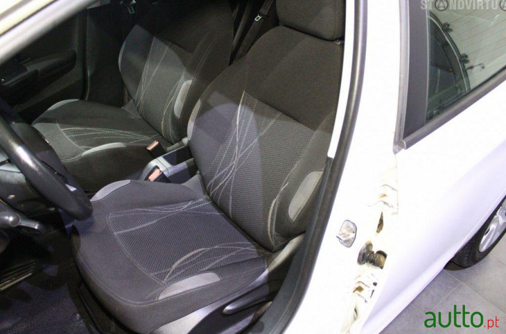 2012' Peugeot 208 1.4 HDi Access photo #3