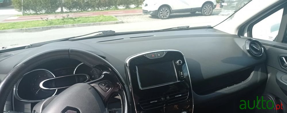 2013' Renault Clio Sport Tourer photo #6