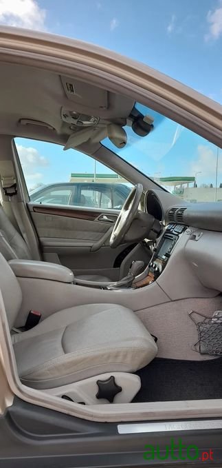 2002' Mercedes-Benz C-220 photo #6