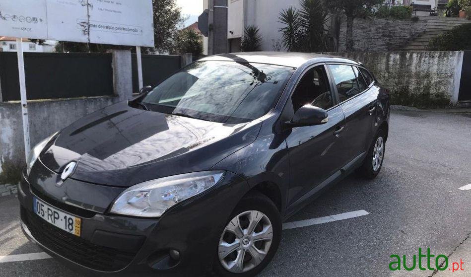 2012' Renault Megane Sport Tourer photo #3