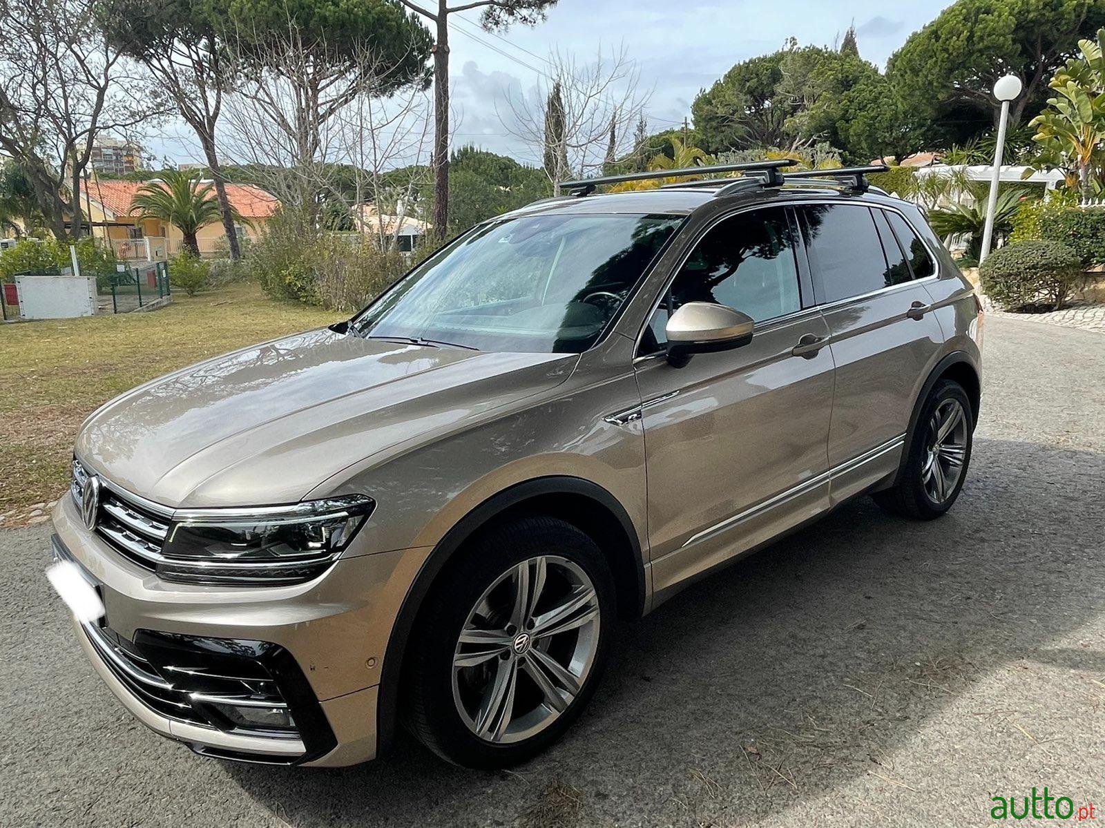 2018' Volkswagen Tiguan 2.0 TSI R-LINE photo #1