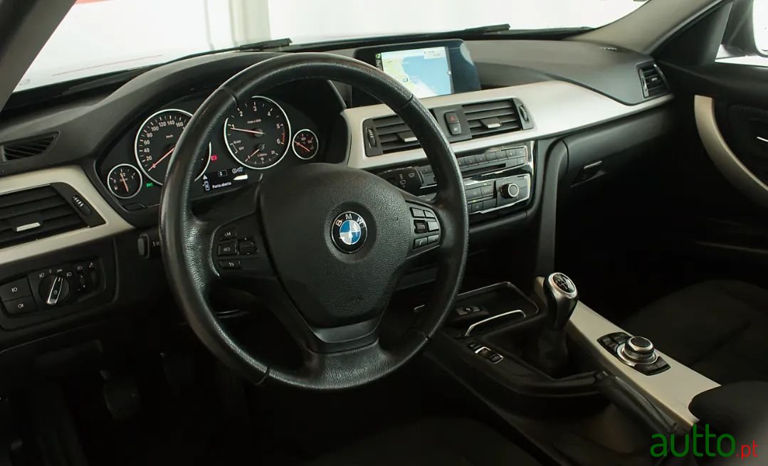 2016' BMW 318 photo #5