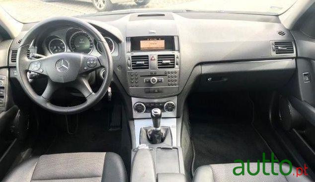 2010' Mercedes-Benz C-220 photo #3