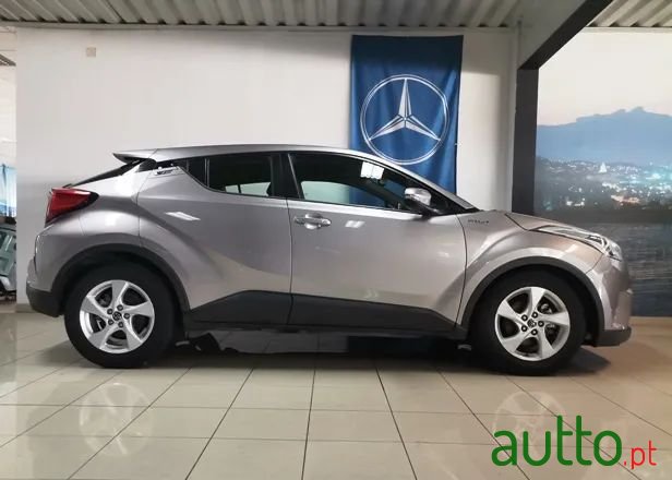 2019' Toyota C-HR photo #2