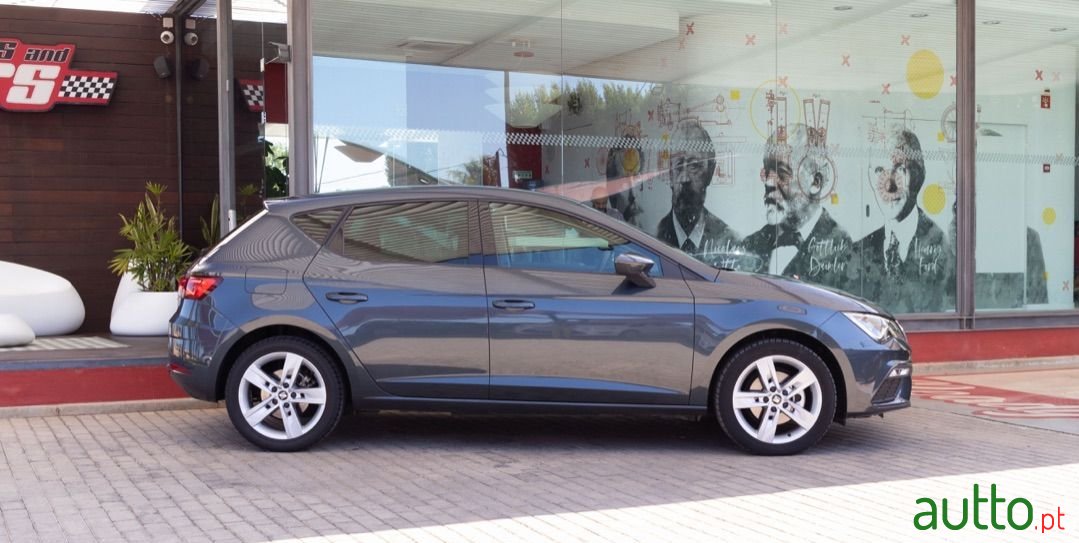 2020' SEAT Leon photo #5