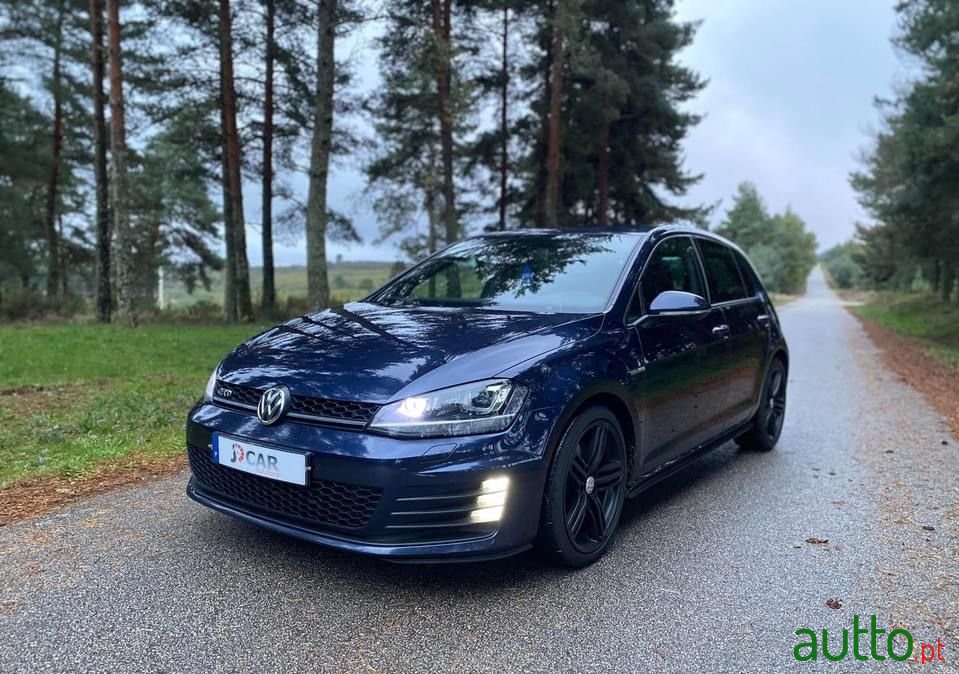 2013' Volkswagen Golf photo #2