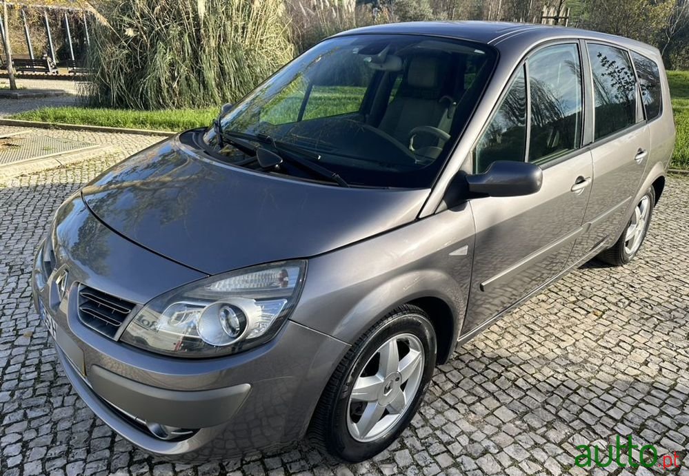 2009' Renault Grand Scenic photo #5