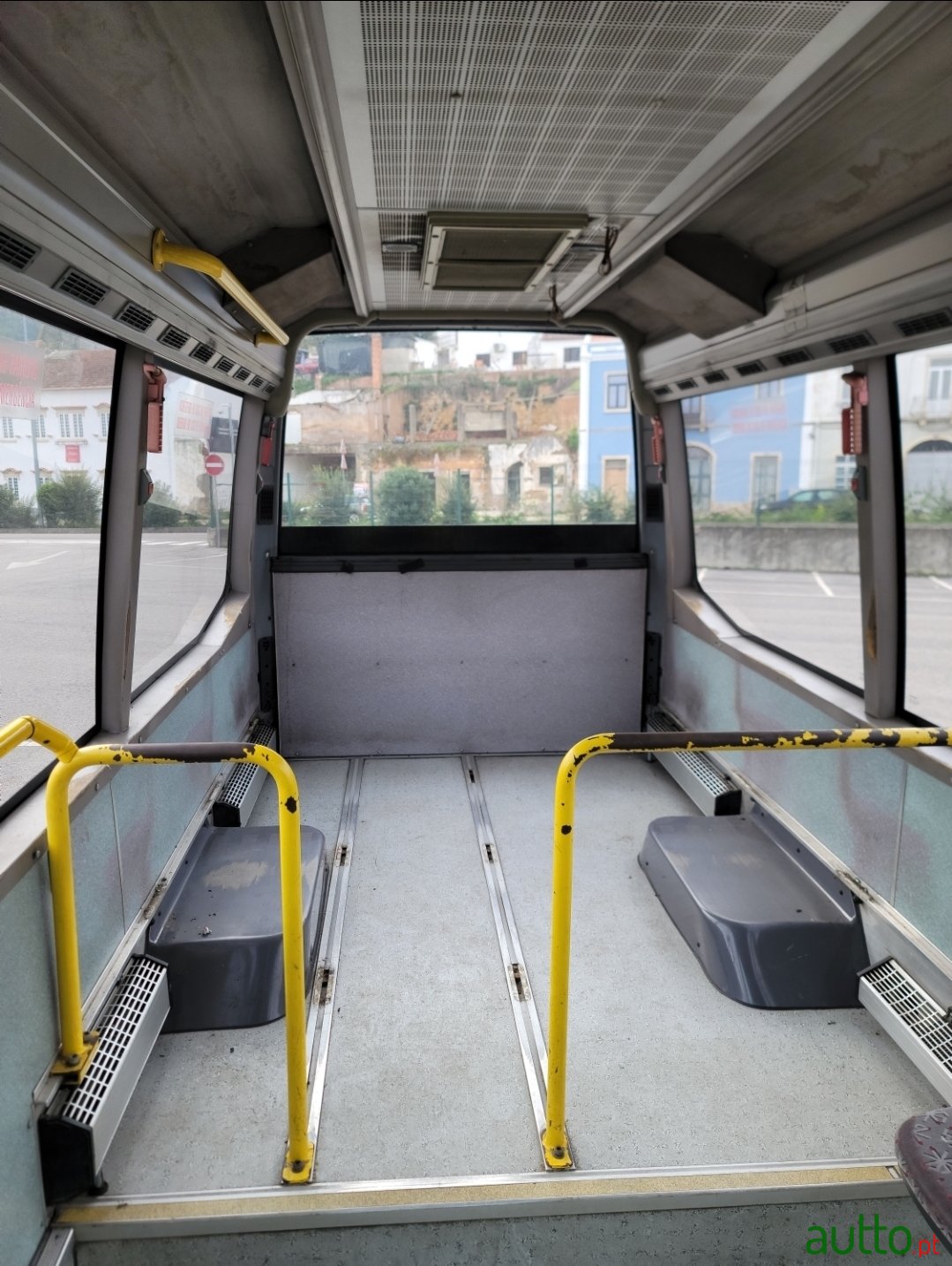 2005' Mercedes-Benz Model 416 NF DCI photo #4