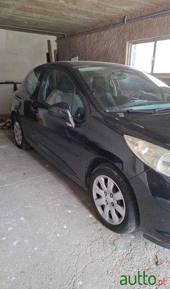 2007' Peugeot 207 1.4 16V Trendy photo #2