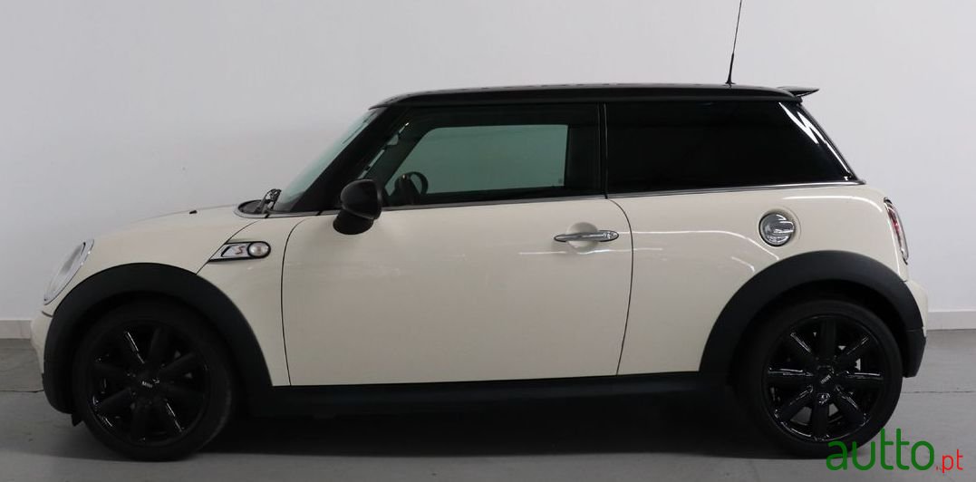 2010' MINI Cooper photo #3