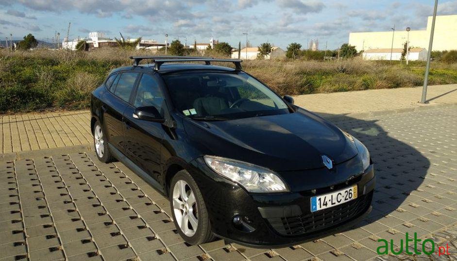 2010' Renault Megane Sport Tourer photo #3