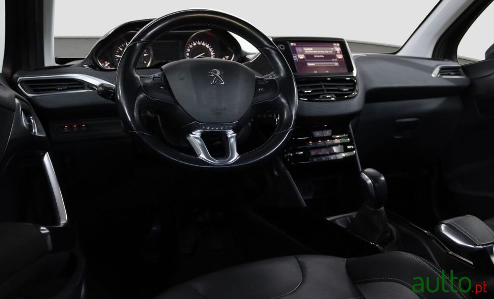 2016' Peugeot 2008 photo #5