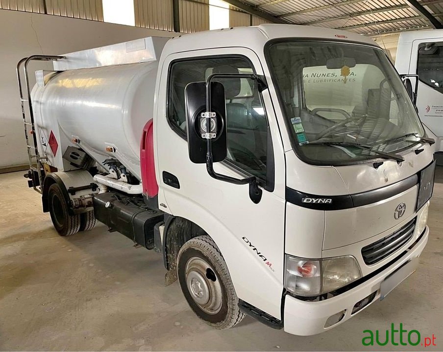 2004' Toyota Dyna photo #1