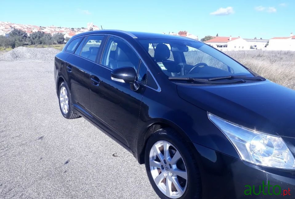 2011' Toyota Avensis Sw photo #4