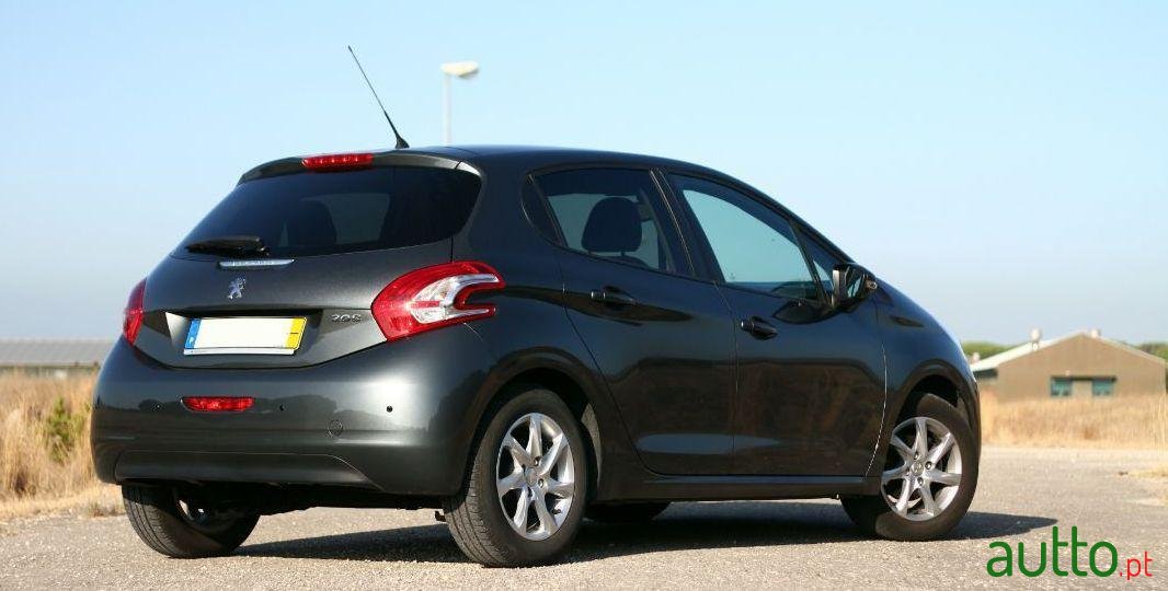 2013' Peugeot 208 1.2 Vti Active photo #3