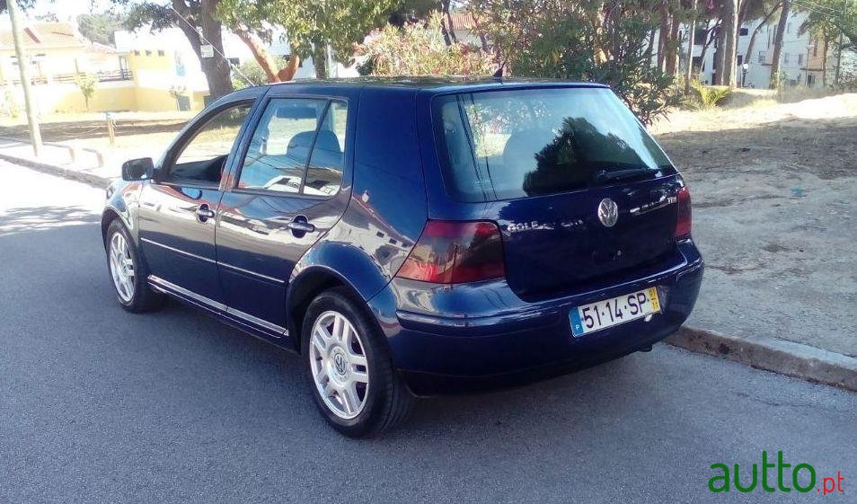 2001' Volkswagen Golf photo #2