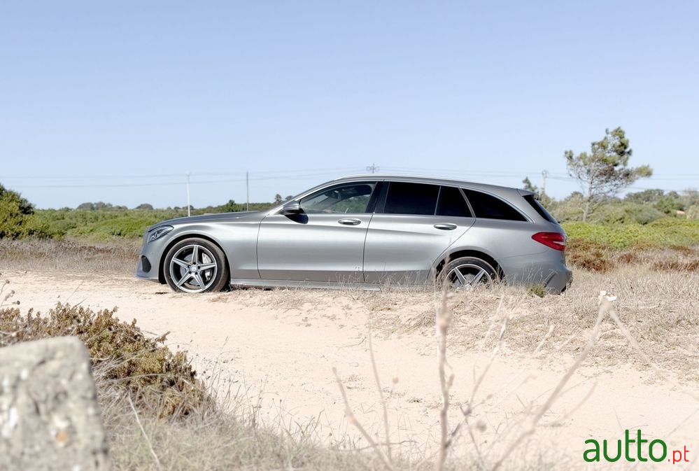 2014' Mercedes-Benz Classe C photo #2