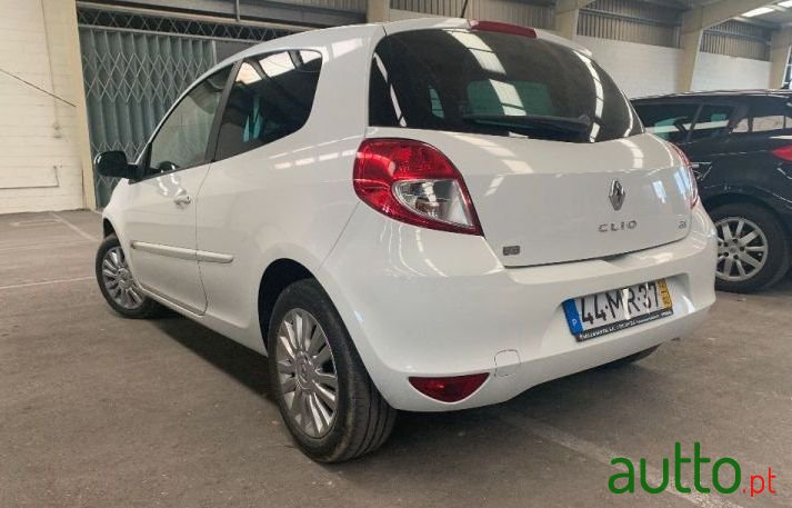 2012' Renault Clio photo #4