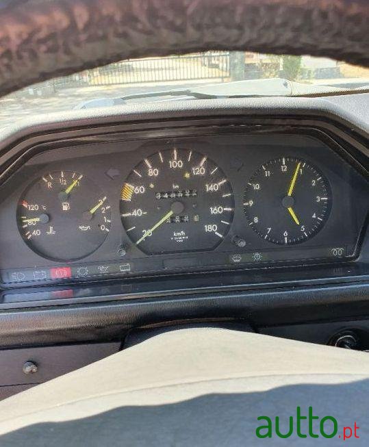 1987' Mercedes-Benz E-200 D photo #1