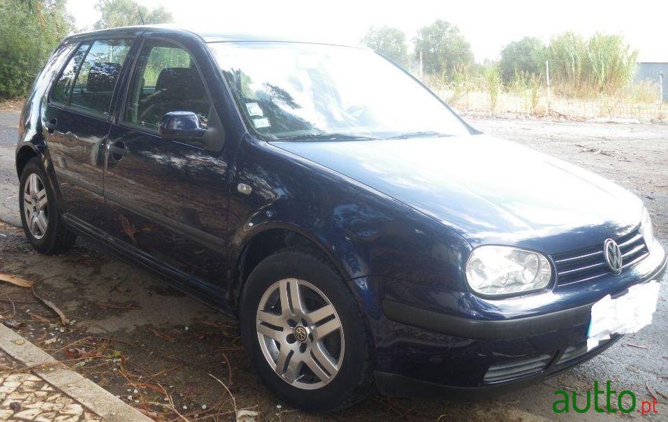 2001' Volkswagen Golf photo #1