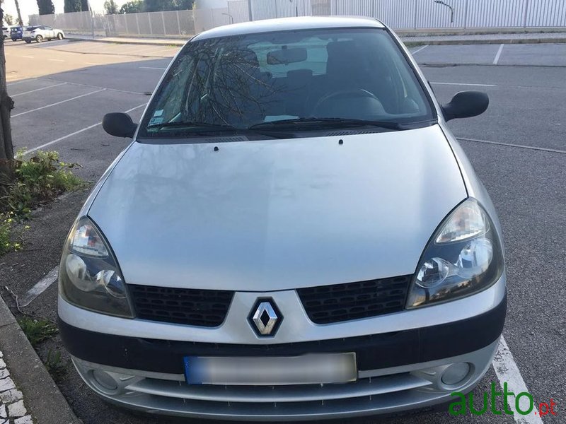 2002' Renault Clio 1.2 photo #2