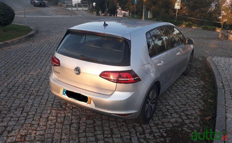 2015' Volkswagen Golf photo #2
