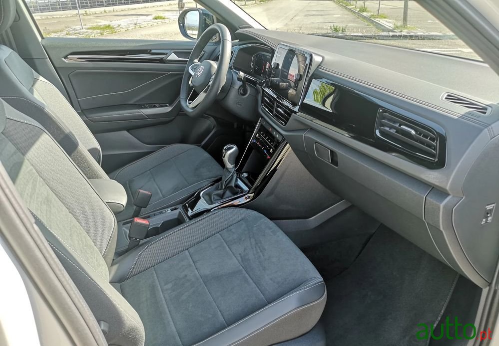 2024' Volkswagen T-Roc 1.0 Tsi Black Style photo #6