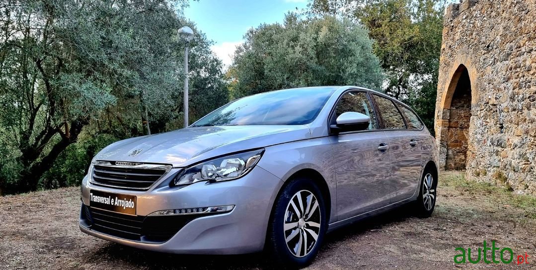 2017' Peugeot 308 Sw photo #2