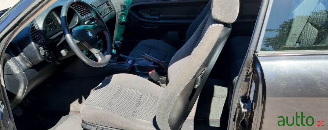 1992' BMW 318 photo #2