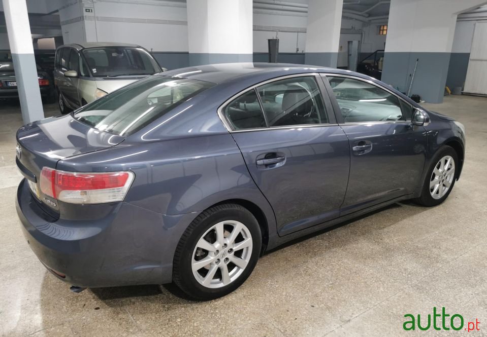 2009' Toyota Avensis photo #4