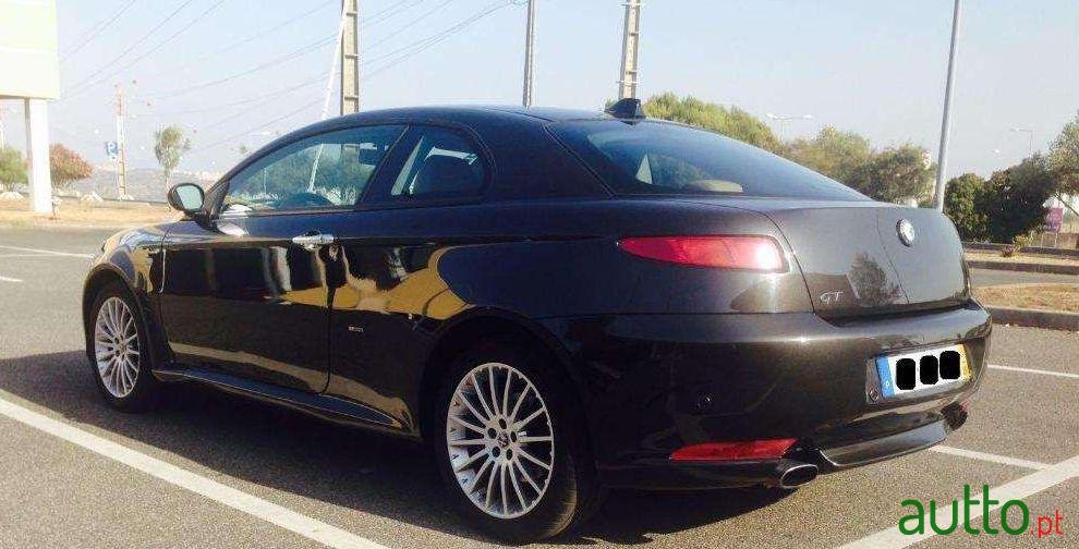 2004' Alfa Romeo GT photo #1
