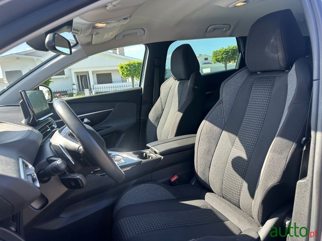 2020' Peugeot 5008 photo #6