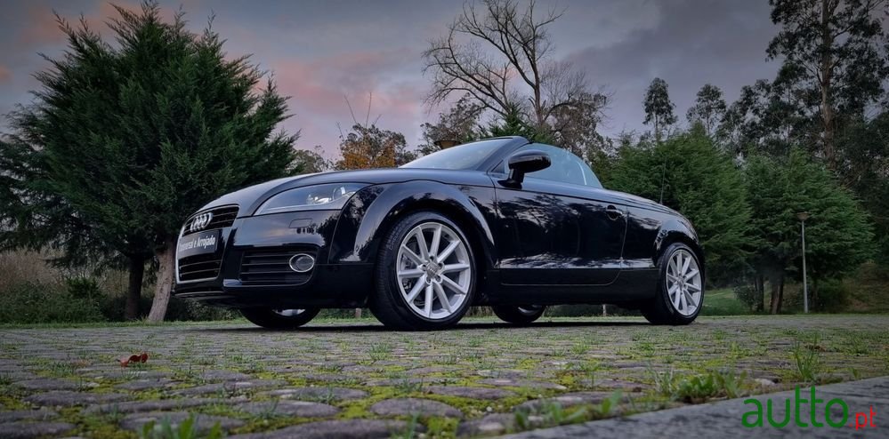 2011' Audi TT Roadster photo #3