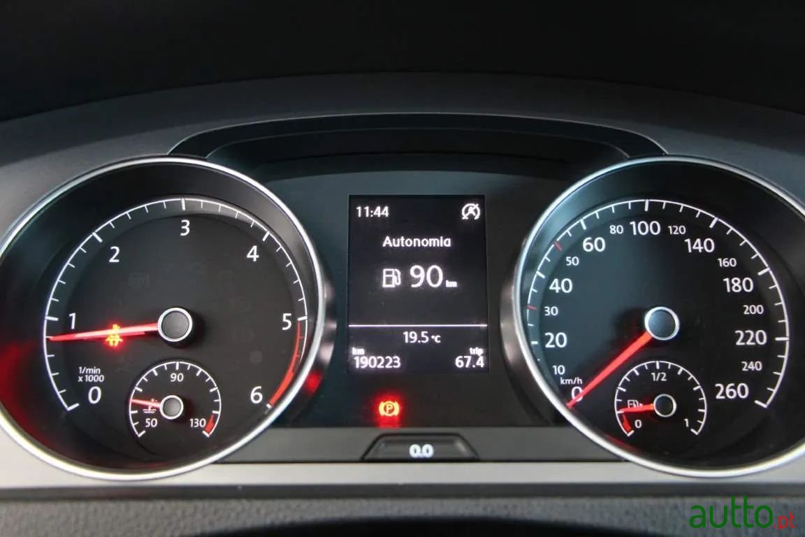 2014' Volkswagen Golf Variant photo #6