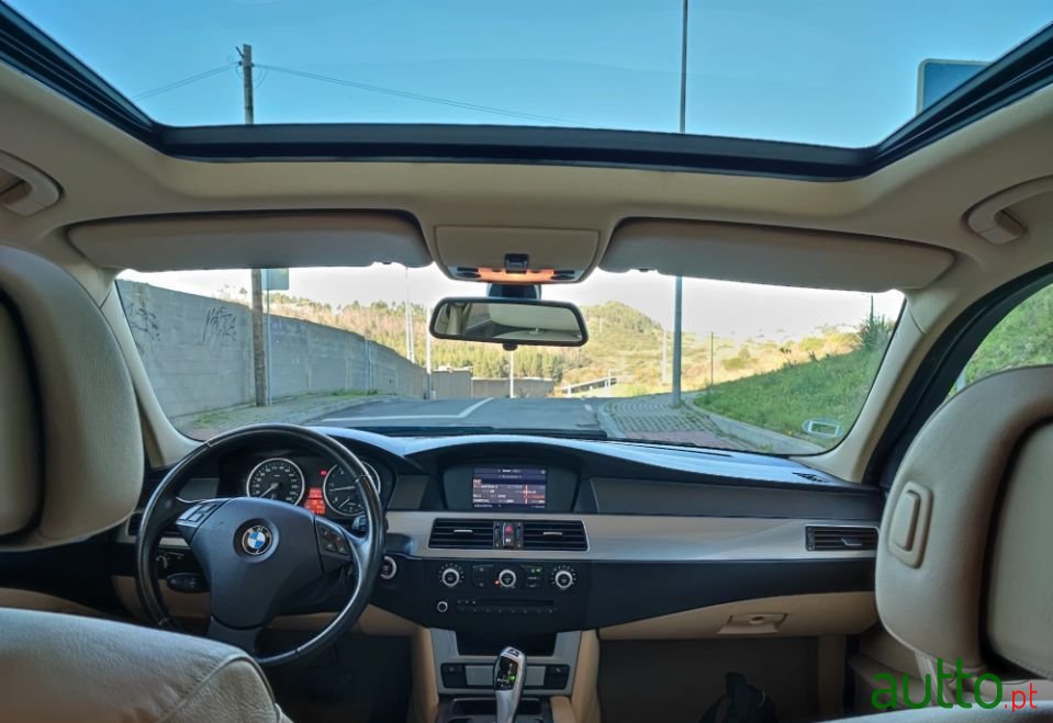 2009' BMW 525 photo #5