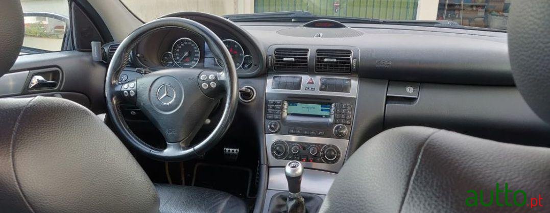 2004' Mercedes-Benz C-220 Advangard photo #4